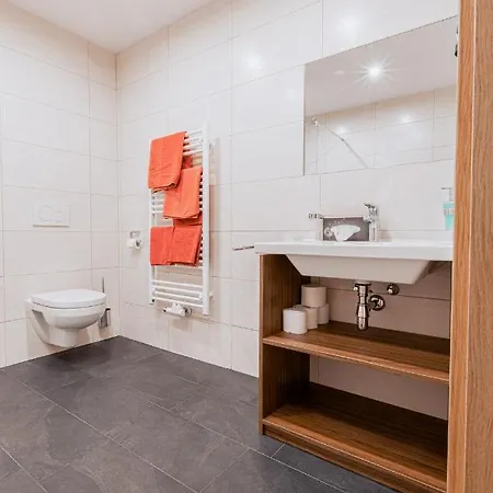 Aigner *** Han/Misafirhane *