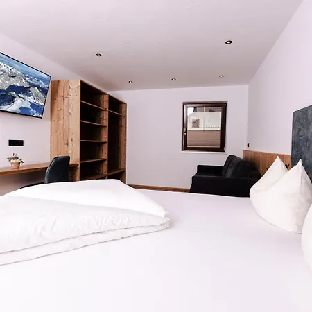 Aigner *** Han/Misafirhane